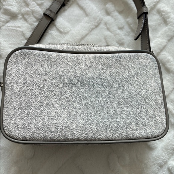 Michael Kors camera bag - Picture 7 of 8